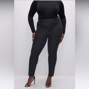 Good American : Good Legs Black Jeans.